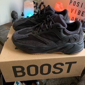 Men’s Yeezy Boost 700